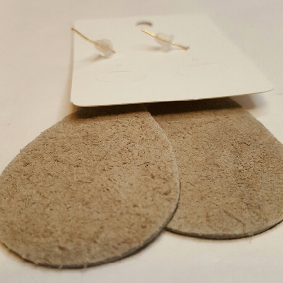 Green Leopard Print Leather Earrings - Picture 2 of 3